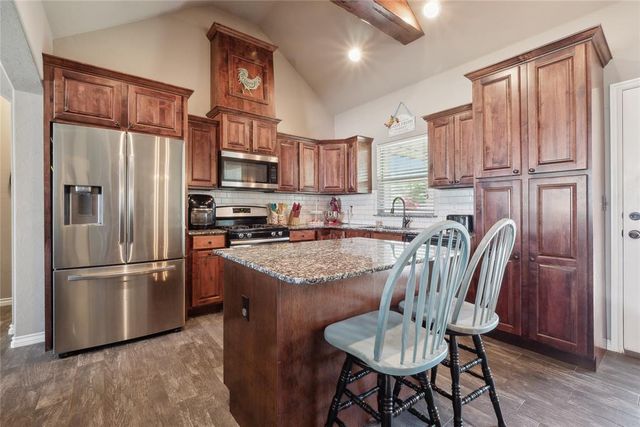279 Timber Lane, Harrah, OK 73045