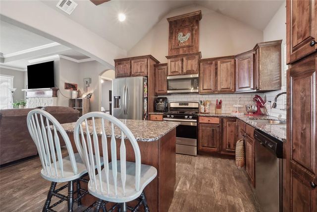 279 Timber Lane, Harrah, OK 73045