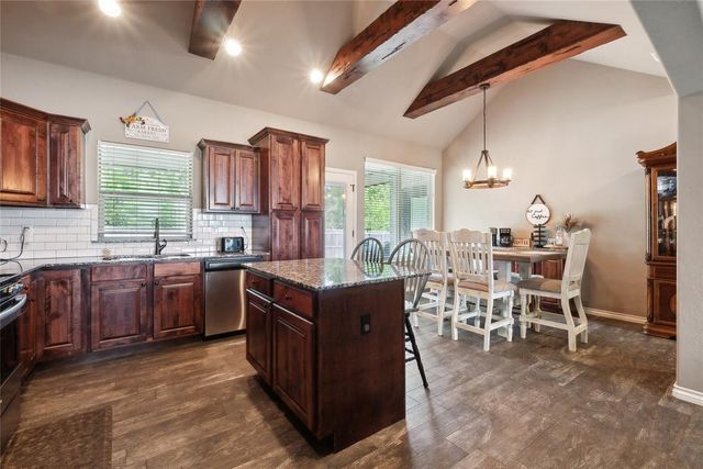 279 Timber Lane, Harrah, OK 73045