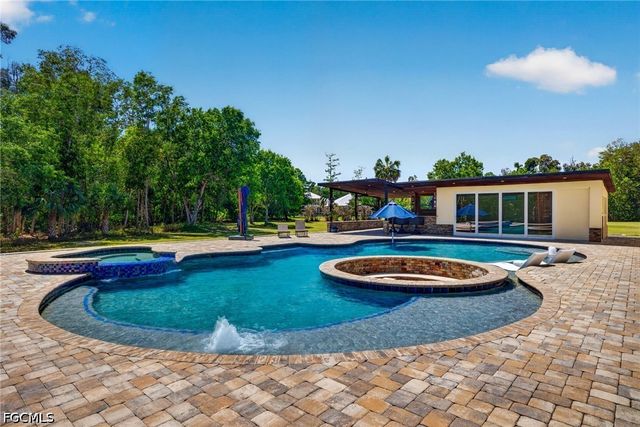 15860 Glendale LN, Fort Myers, FL 33912