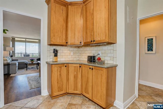 6 Horizon Road 1904, Fort Lee, NJ 07024