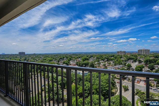 6 Horizon Road 1904, Fort Lee, NJ 07024