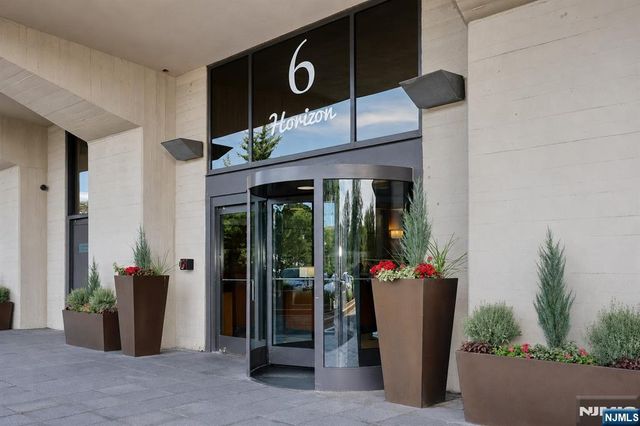 6 Horizon Road 1904, Fort Lee, NJ 07024