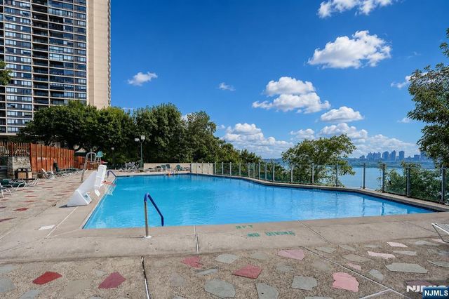 6 Horizon Road 1904, Fort Lee, NJ 07024