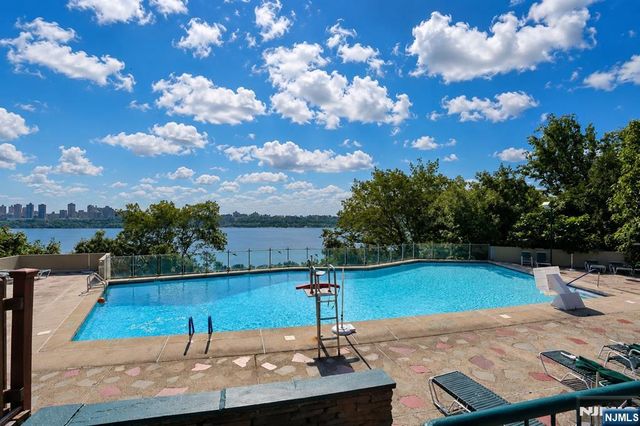 6 Horizon Road 1904, Fort Lee, NJ 07024