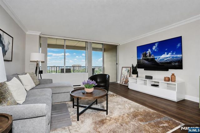 6 Horizon Road 1904, Fort Lee, NJ 07024