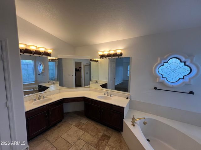 15858 S 33RD Place, Phoenix, AZ 85048