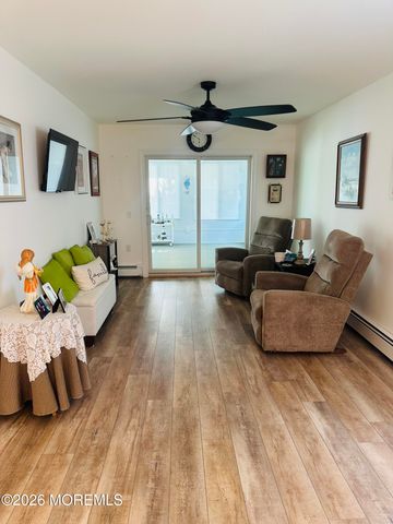 12 Manitoba Court, Toms River, NJ 08757