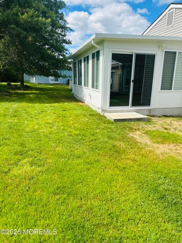 12 Manitoba Court, Toms River, NJ 08757