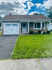 12 Manitoba Court, Toms River, NJ 08757
