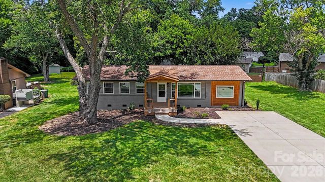 4219 Tipperary Place, Charlotte, NC 28215