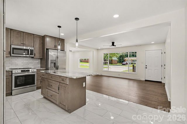 4219 Tipperary Place, Charlotte, NC 28215