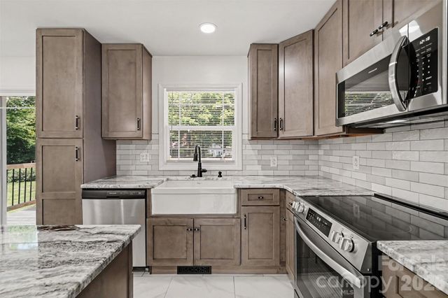 4219 Tipperary Place, Charlotte, NC 28215