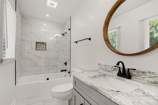 4219 Tipperary Place, Charlotte, NC 28215