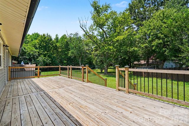 4219 Tipperary Place, Charlotte, NC 28215