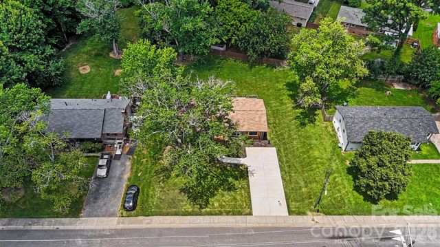 4219 Tipperary Place, Charlotte, NC 28215