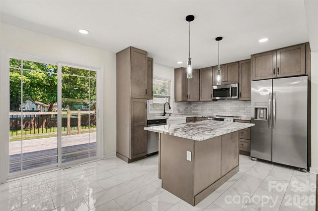 4219 Tipperary Place, Charlotte, NC 28215