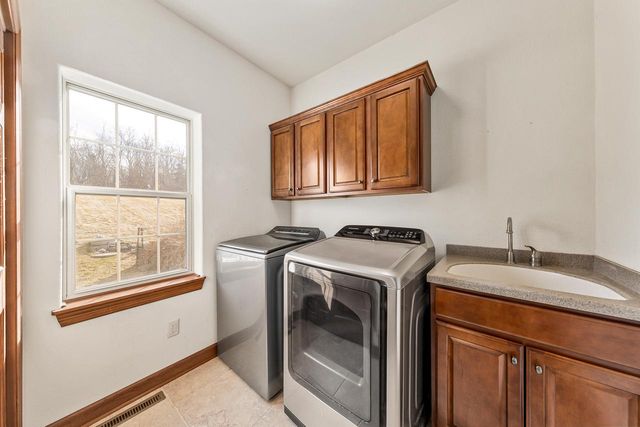 N64W28064 Forest Ridge CIRCLE, Sussex, WI 53089