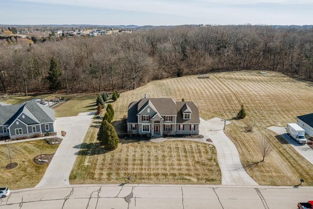 N64W28064 Forest Ridge CIRCLE, Sussex, WI 53089