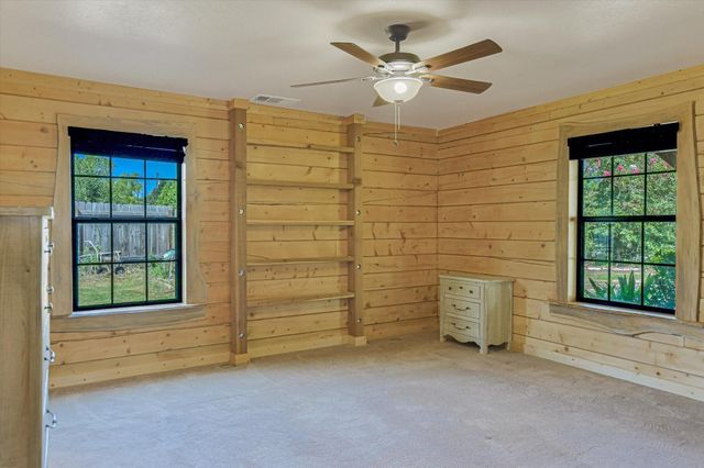 218 Cardinal LOOP, Paige, TX 78659