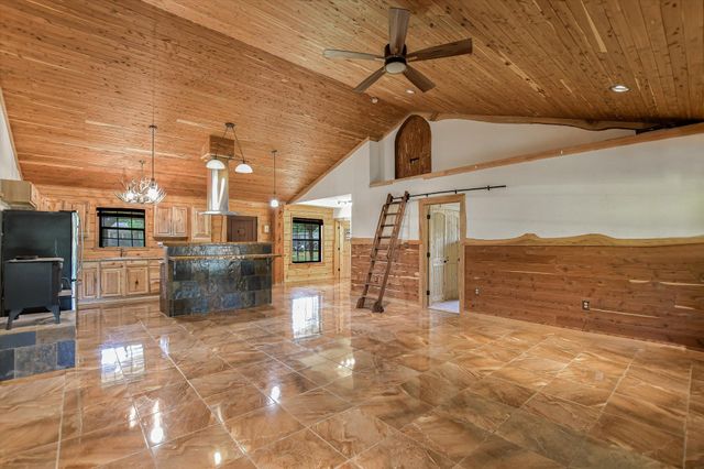 218 Cardinal LOOP, Paige, TX 78659