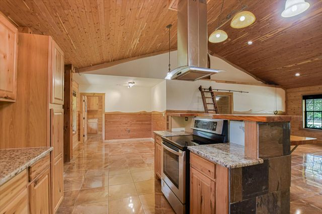 218 Cardinal LOOP, Paige, TX 78659