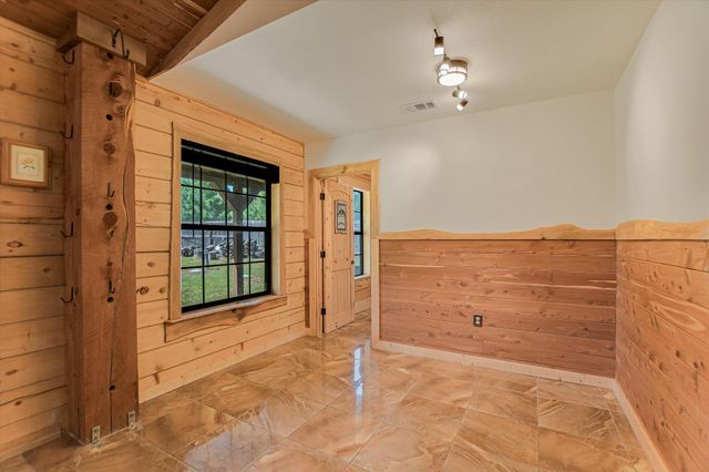 218 Cardinal LOOP, Paige, TX 78659