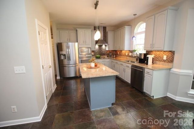 4600 Hanging Ivy Drive, Charlotte, NC 28215