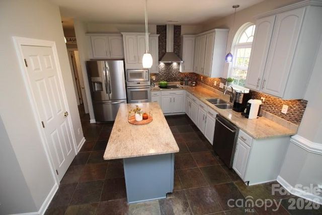 4600 Hanging Ivy Drive, Charlotte, NC 28215