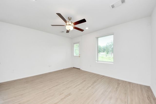 614 Road 5203, Cleveland, TX 77327