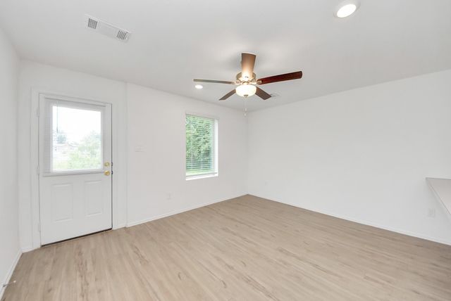 614 Road 5203, Cleveland, TX 77327
