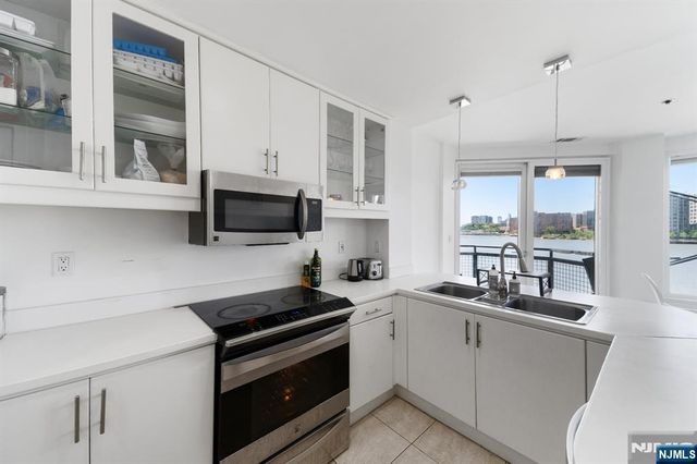 600 Harbor Boulevard 0928, Weehawken, NJ 07086