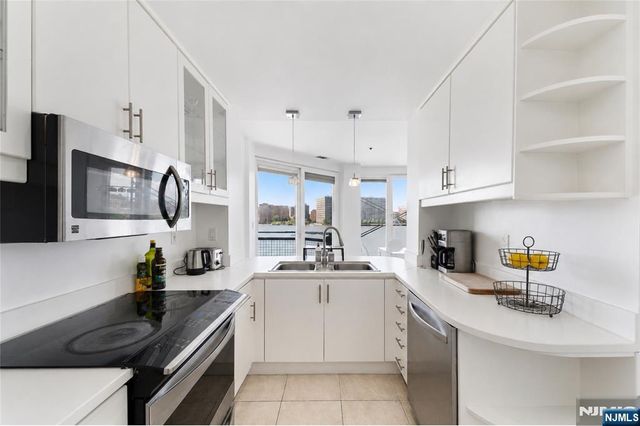 600 Harbor Boulevard 0928, Weehawken, NJ 07086
