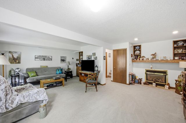 1451 23rd Street S, Fargo, ND 58103