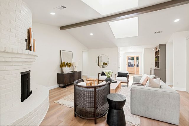 9376 Briarhurst Drive, Dallas, TX 75243