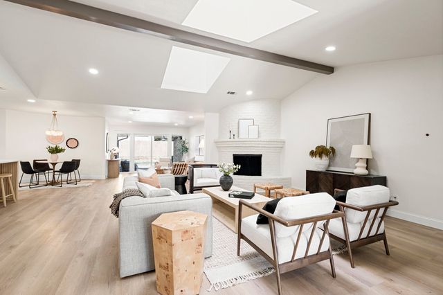 9376 Briarhurst Drive, Dallas, TX 75243