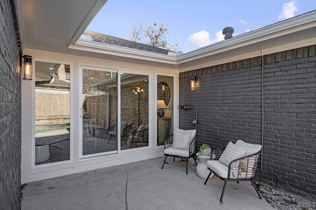 9376 Briarhurst Drive, Dallas, TX 75243