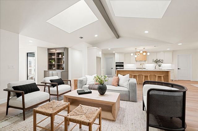 9376 Briarhurst Drive, Dallas, TX 75243