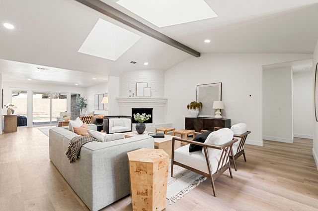 9376 Briarhurst Drive, Dallas, TX 75243