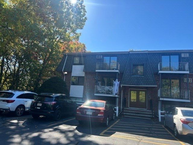 61 Shea Street 14, Lowell, MA 01854