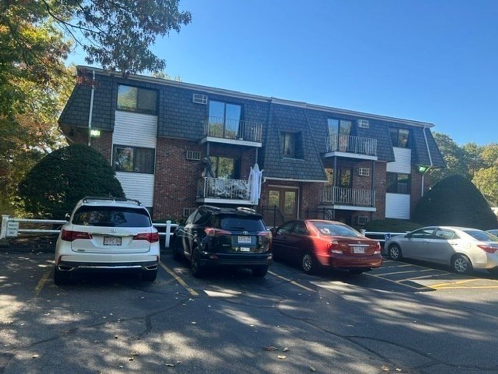 61 Shea Street 14, Lowell, MA 01854