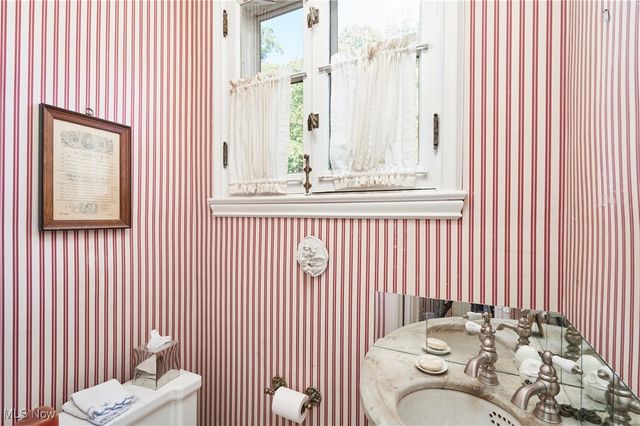 2120 Ridgewood Road, Akron, OH 44313