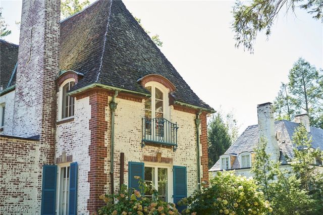 2120 Ridgewood Road, Akron, OH 44313