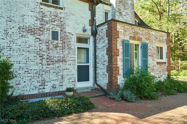 2120 Ridgewood Road, Akron, OH 44313