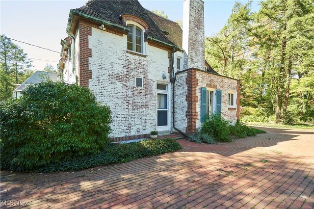 2120 Ridgewood Road, Akron, OH 44313