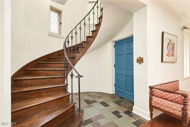 2120 Ridgewood Road, Akron, OH 44313