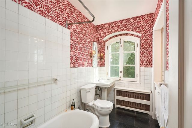 2120 Ridgewood Road, Akron, OH 44313