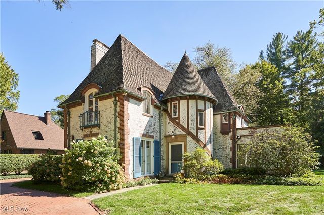 2120 Ridgewood Road, Akron, OH 44313