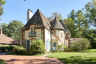 2120 Ridgewood Road, Akron, OH 44313