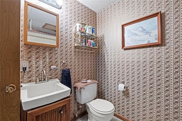 77 Stevens Road, Eudora, KS 66025